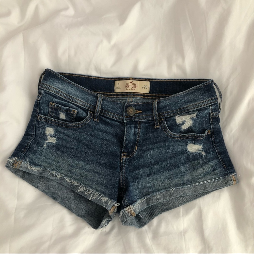Hollister low rise distressed short shorts